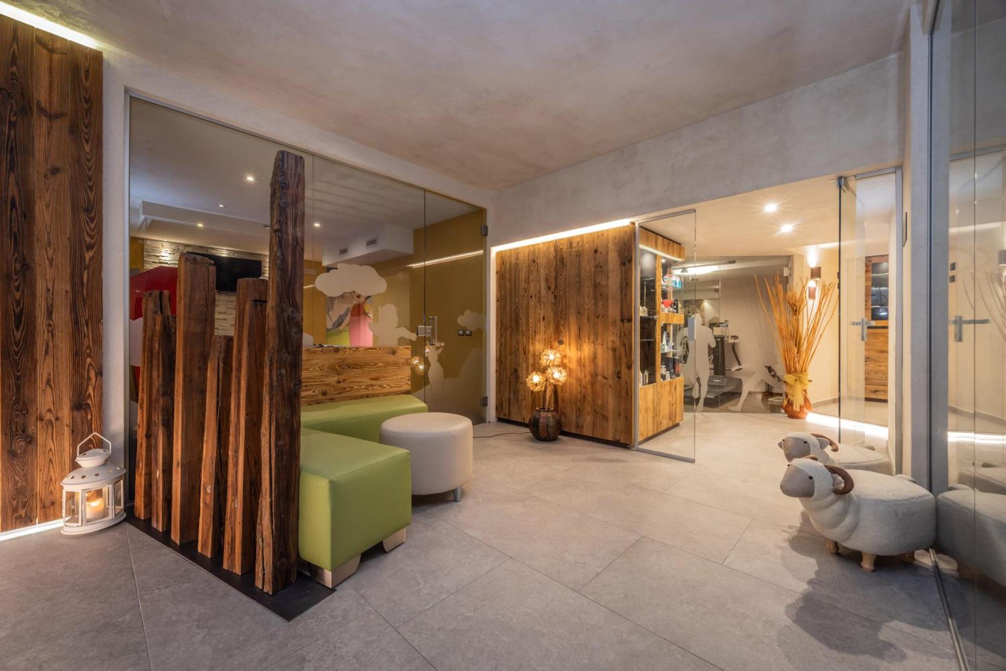 Sporthotel Romantic Plaza Madonna di Campiglio Exterior photo