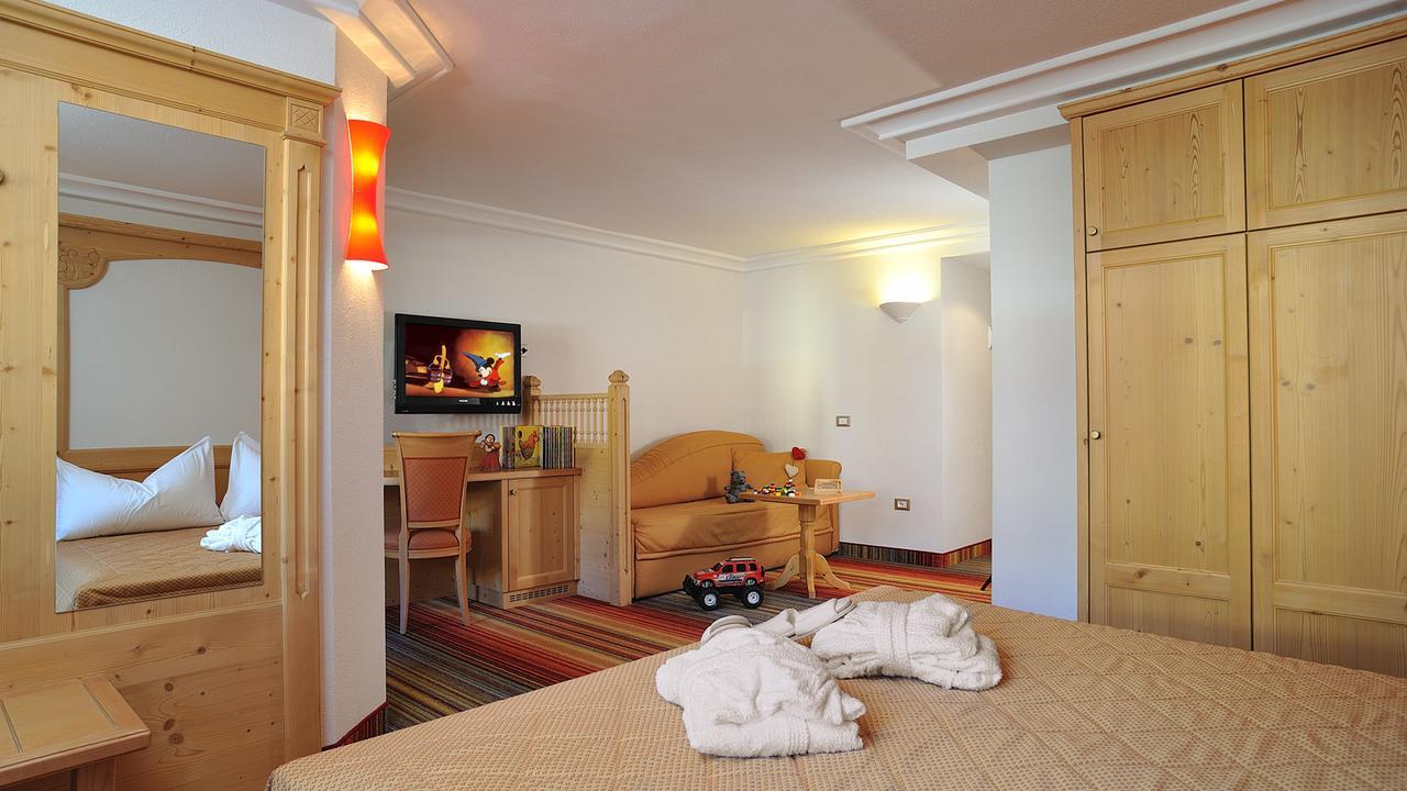 Sporthotel Romantic Plaza Madonna di Campiglio Exterior photo